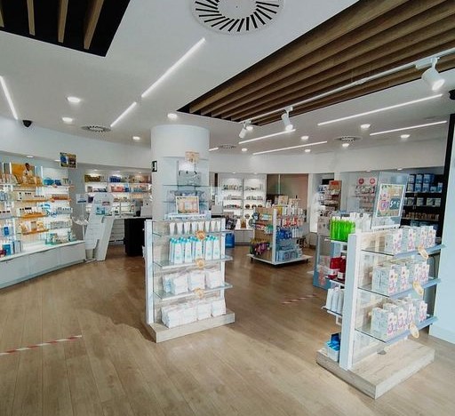 farmacia por dentro Es una foto del interior de la farmacia